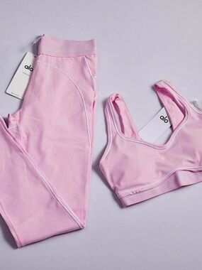 ALO Yoga Light Pink Sports Bra and Leggings Set